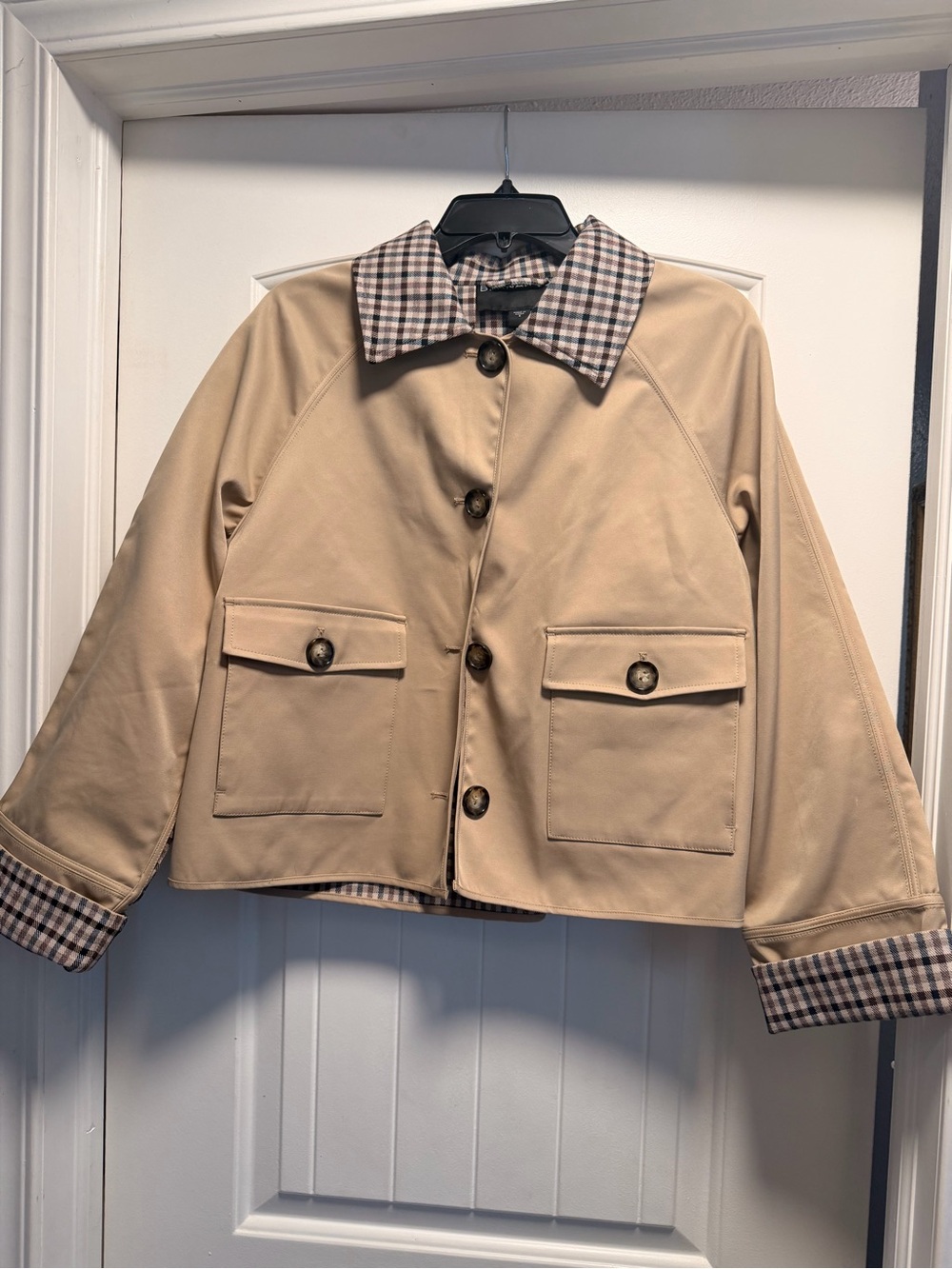 Bernardo Beige Cropped Trench Jacket with Check Trim